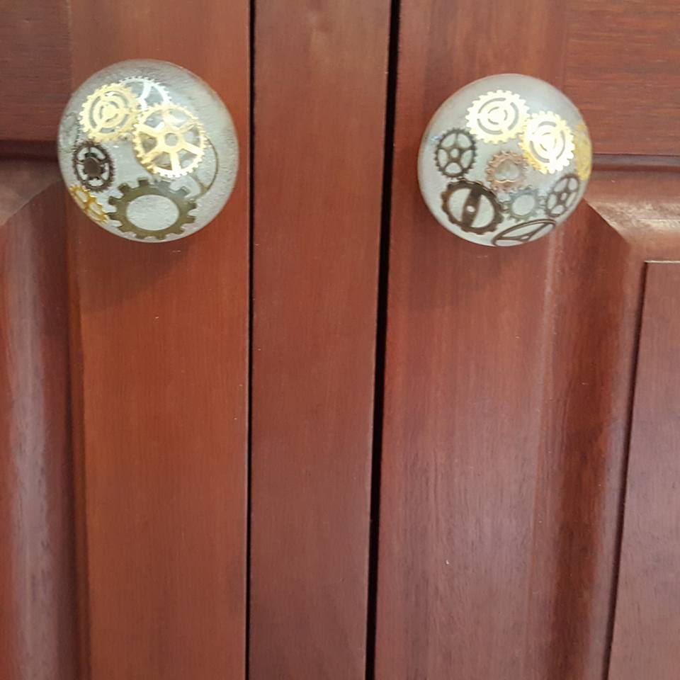 How to make Epoxy resin doorknobs (steampunk)