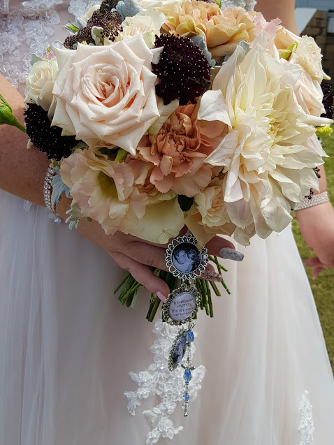 wedding-bouquet charms