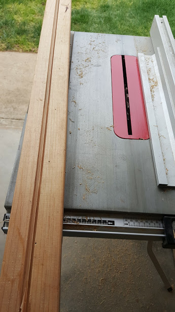 Cutting 20 mm grooves in headboard posts on the table saw