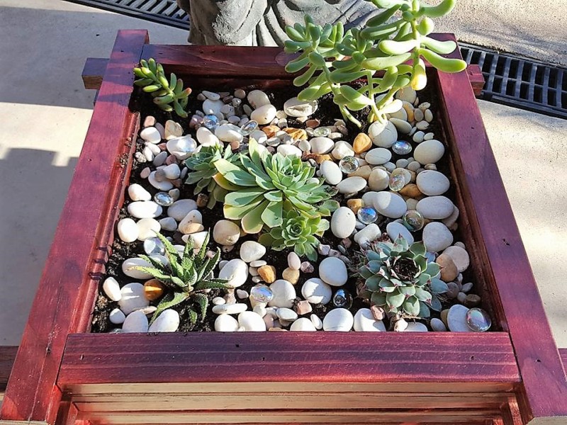 Pallet wood planter