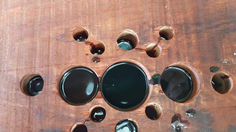 deep resin pour blocked colour