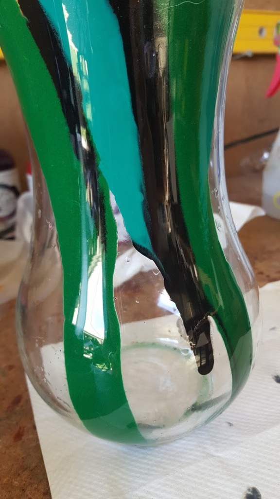 How to paint a glass vase
