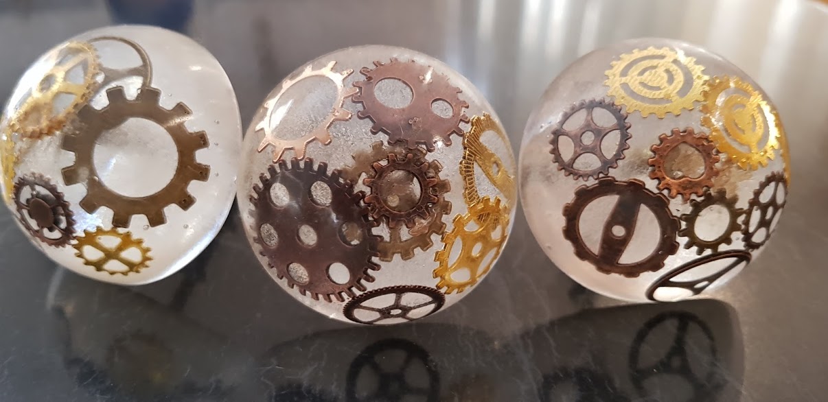 Custom made epoxy resin knobs