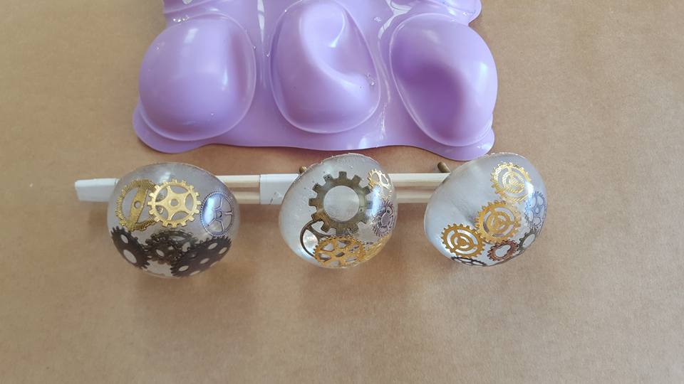 How to make Epoxy Resin Doorknobs (Steampunk)