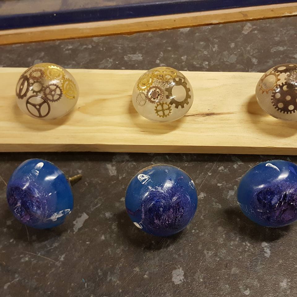 How to make Epoxy Resin Doorknobs (Steampunk)