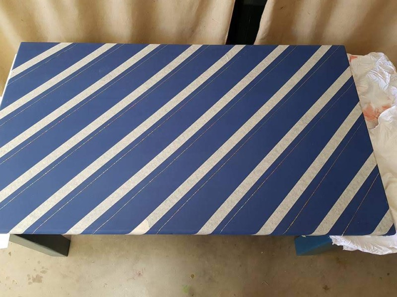 Table top with blue and white stripes