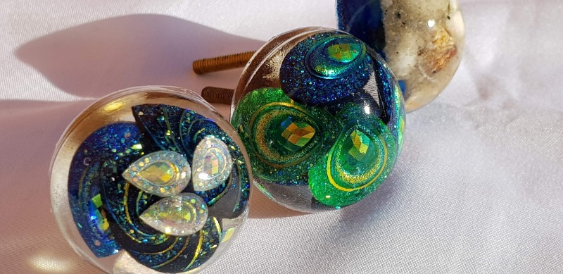 Clear resin door knob filled with plastic beads in various colours and sizes.