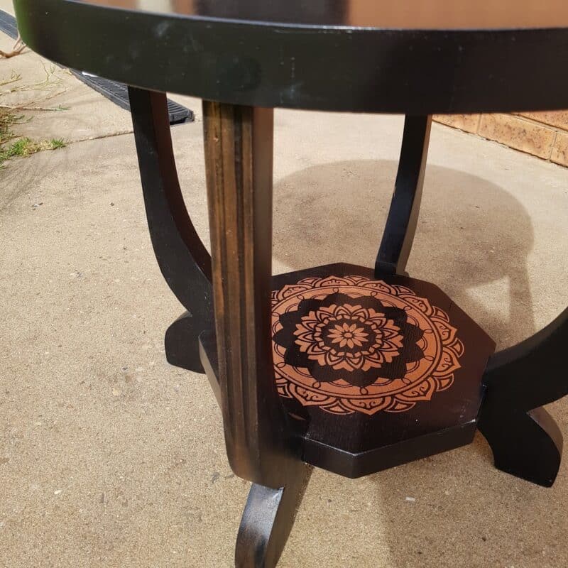 Adding bronze wax to the legs