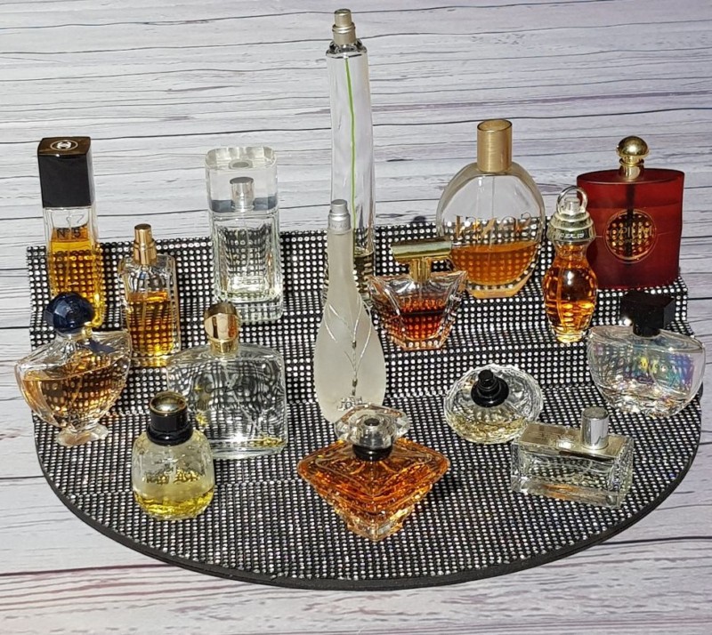 Sparkling perfume display stand