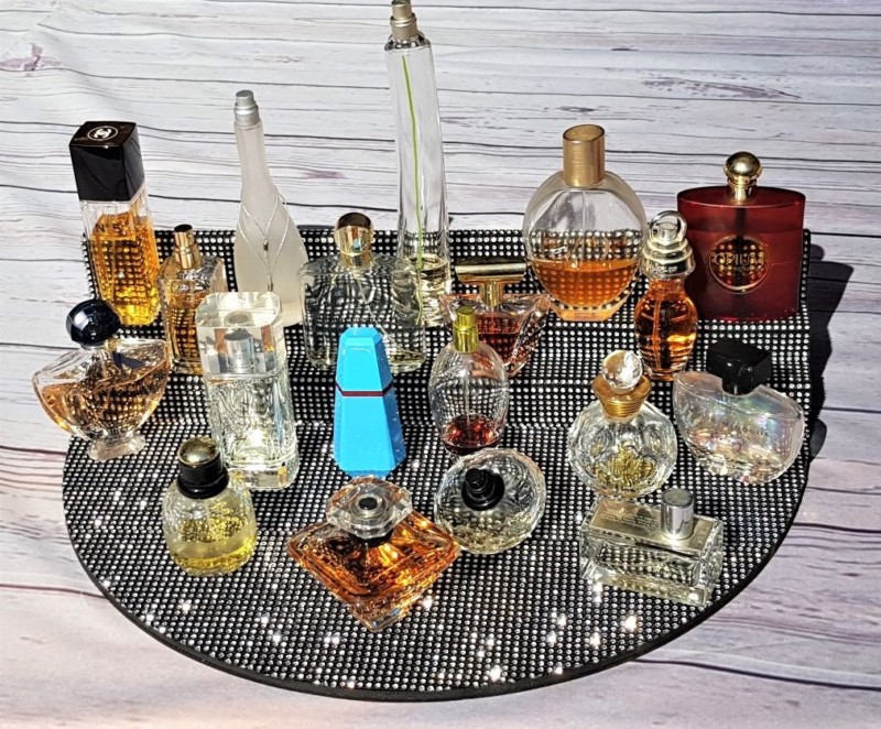 DIY display stand for perfume