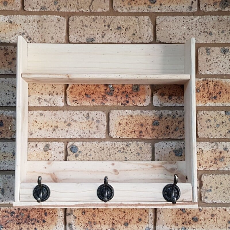 Shelf mounted temporarily on display wall- plain