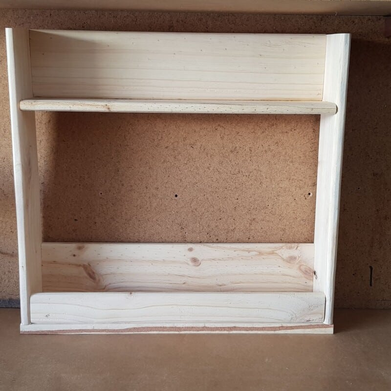 assemble pallet wood shelf