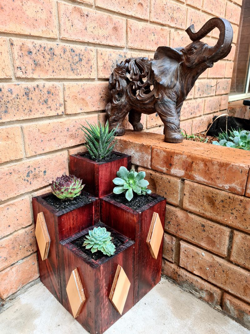 How to make a pallet wood planter