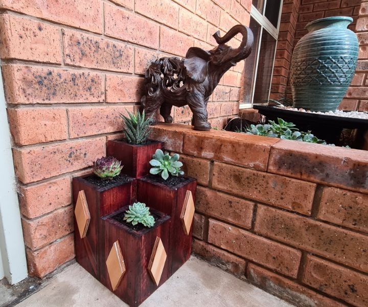 Pallet wood planter