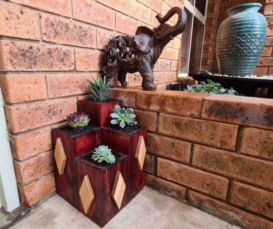 Pallet wood planter