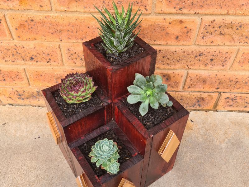How to make a pallet wood planter