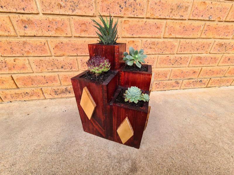 How to make a pallet wood planter