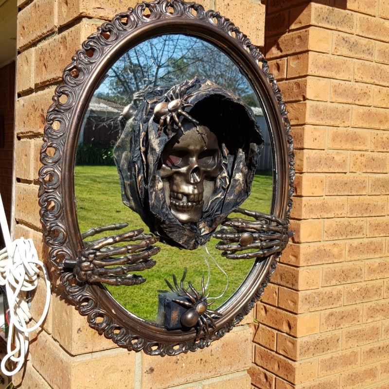 3D creepy Halloween mirror