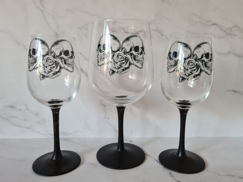 4 Ways to Decorate Wine Glasses - wikiHow