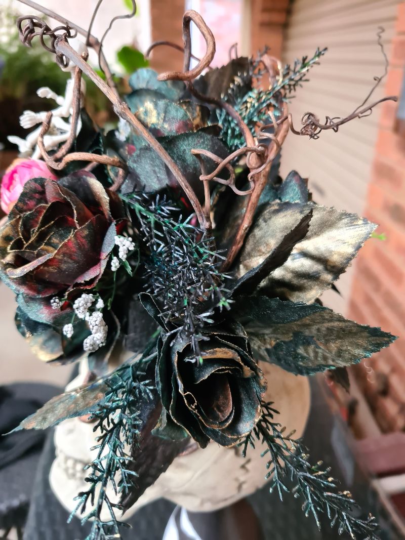 DIY Halloween table flowers