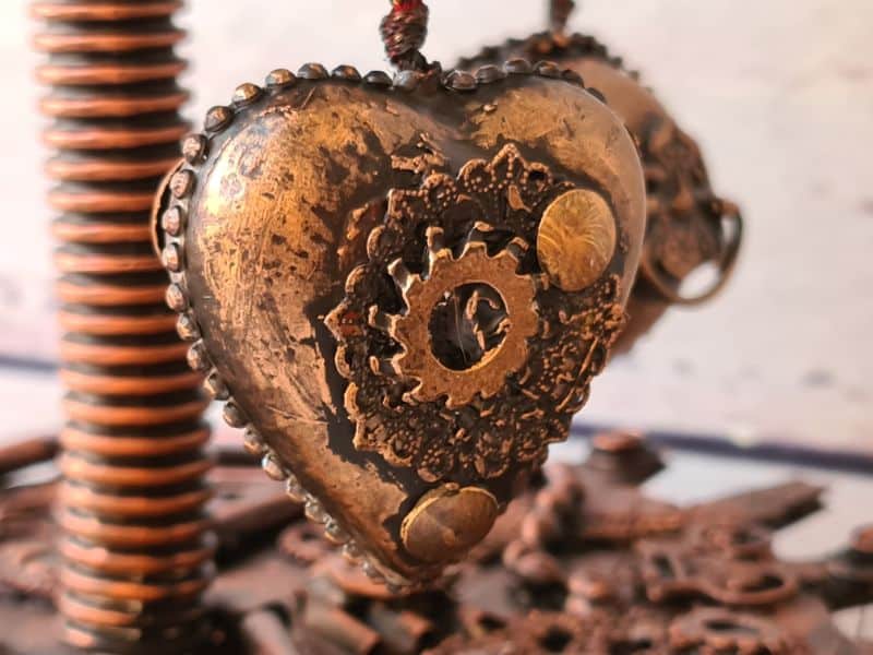 DIY steampunk bauble heart