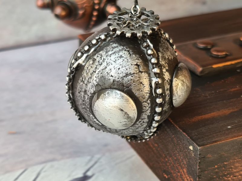 DIY steampunk bauble- silver