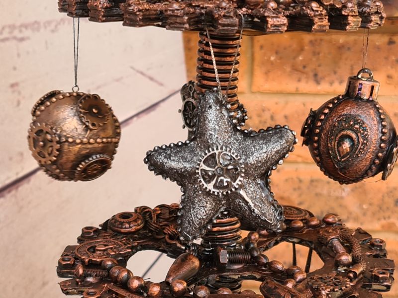 DIY steampunk bauble- silver star