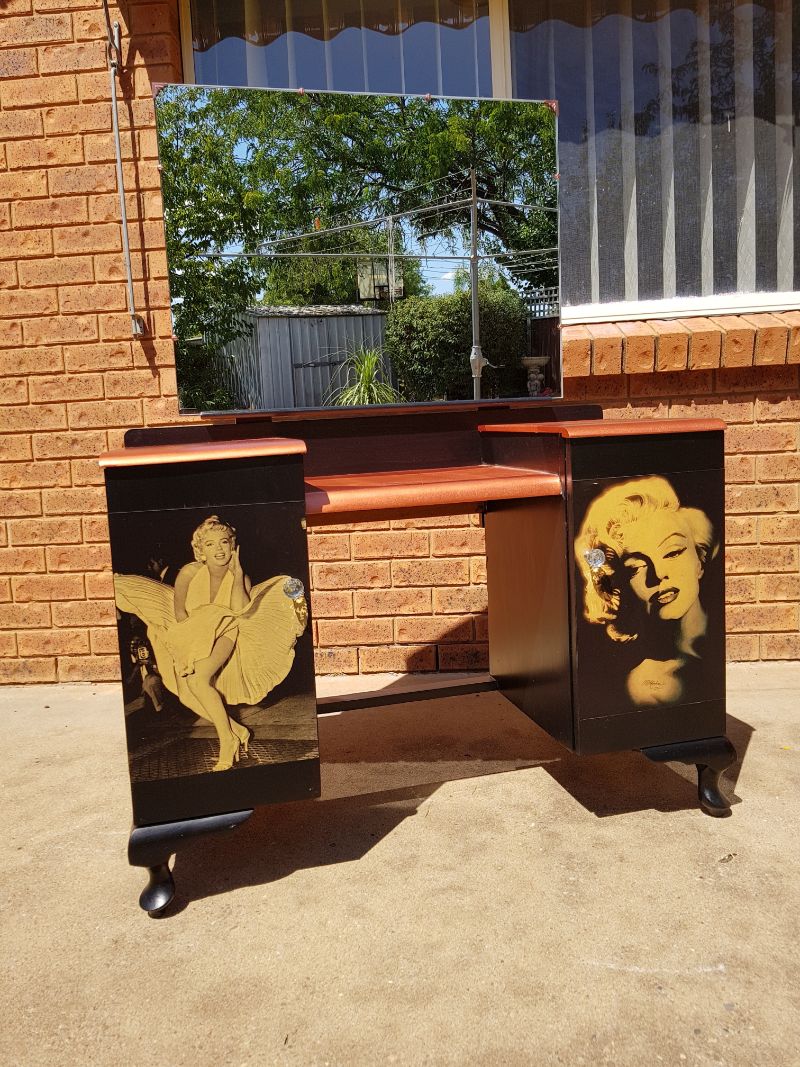 Old dressing table gets a Marilyn Monroe Decoupage makeover