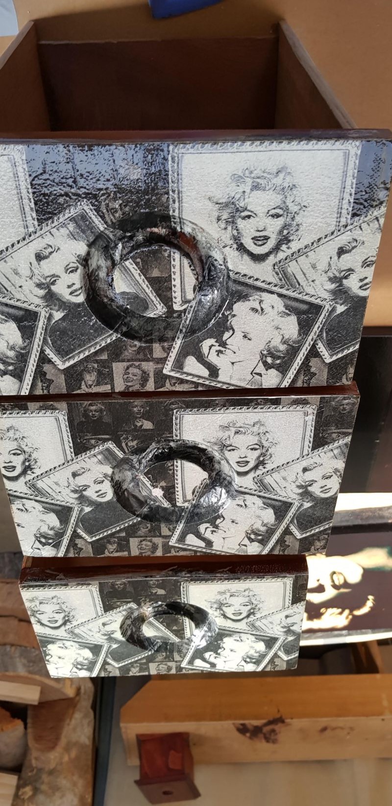 Old dressing table gets a Marilyn Monroe Decoupage makeover