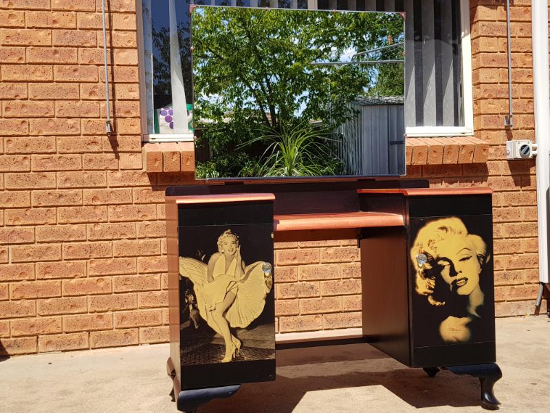 Old dressing table gets a Marilyn Monroe Decoupage makeover