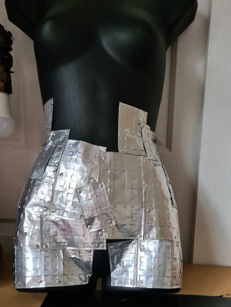 Riveting Aluminium Tiles to Hip