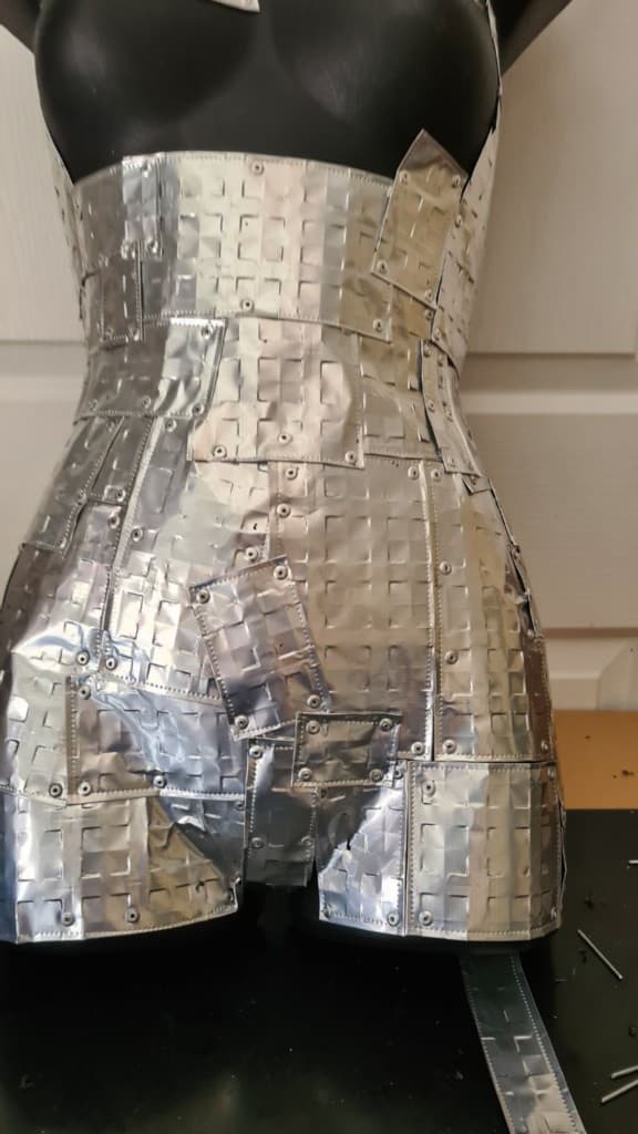 Overlapping Panels Around Curves