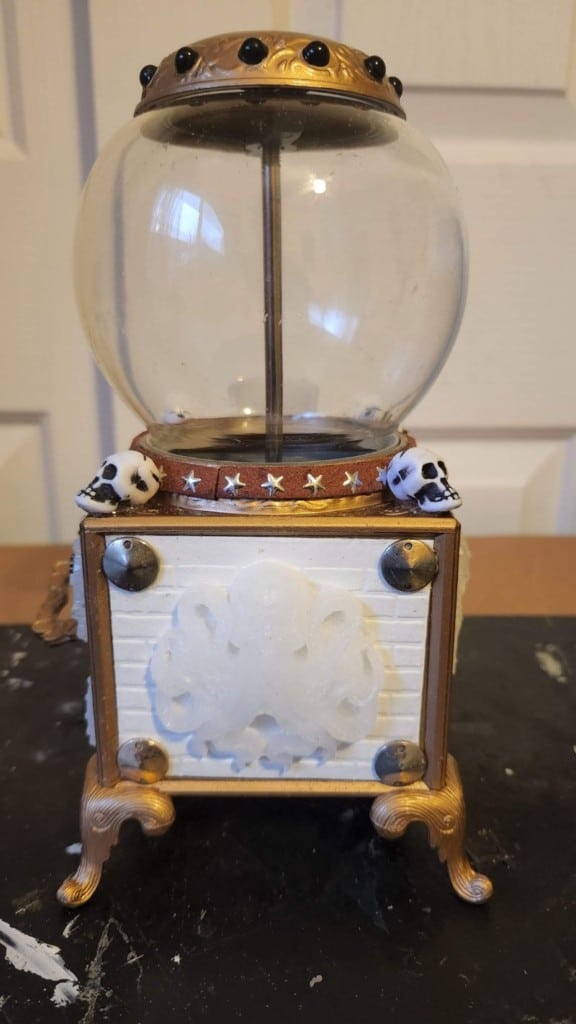 octopus mould attached to embossed card stock