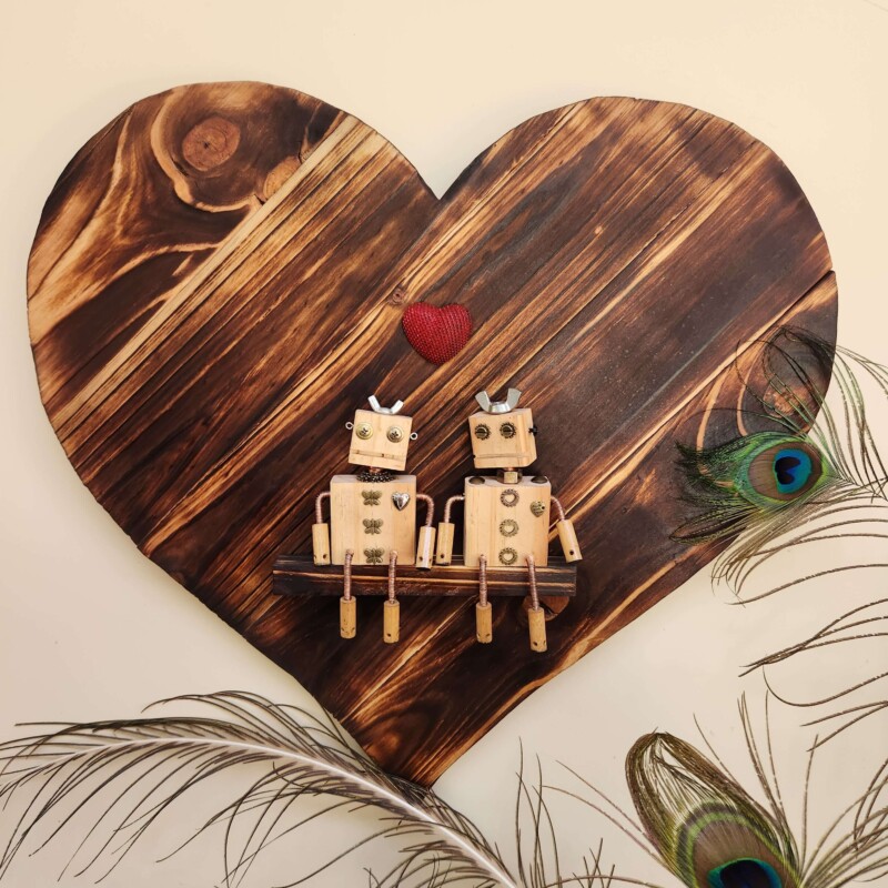 Wooded pallet wood heart with wooden robots