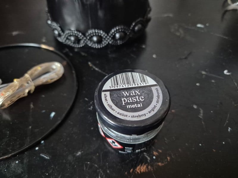 silver wax paste to highlight bottle