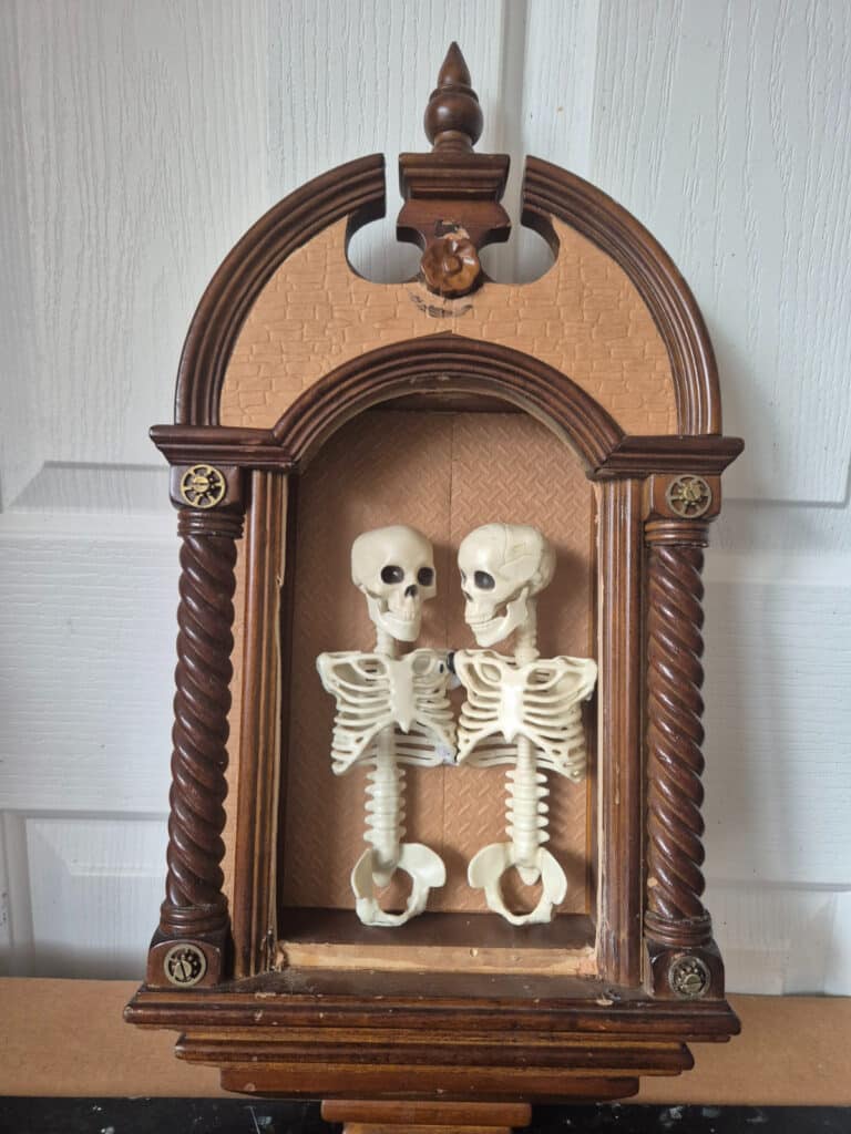 Polymorph beads used to connect skeleton shoulders