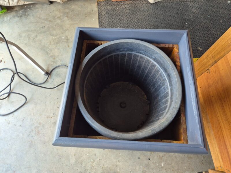 Dry fitting plastic removeable plant pot
